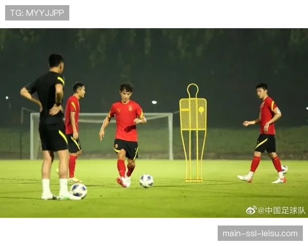 科隆队发布赛前训练图，全队重点演练定位球攻防战术